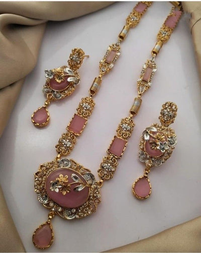 beads rani haram with victorian locket with earrings