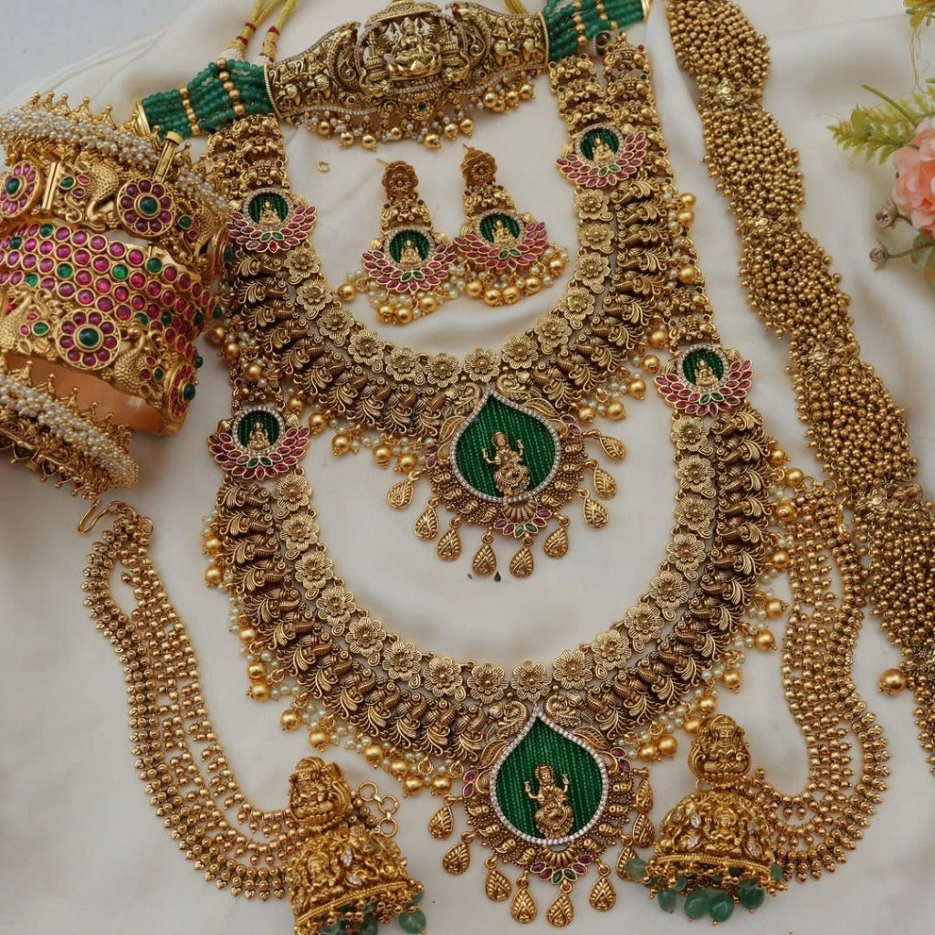 Feminine Chunky Jewellery Sets l