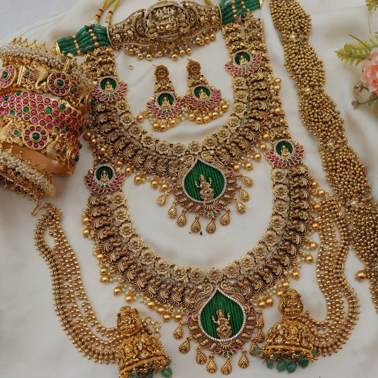 Feminine Chunky Jewellery Sets l